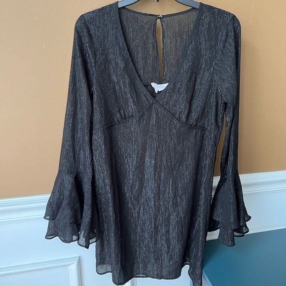 BCBGeneration Metallic Shift Dress with Long Bell Sleeves & Keyhole Back Size XS - Picture 7 of 10